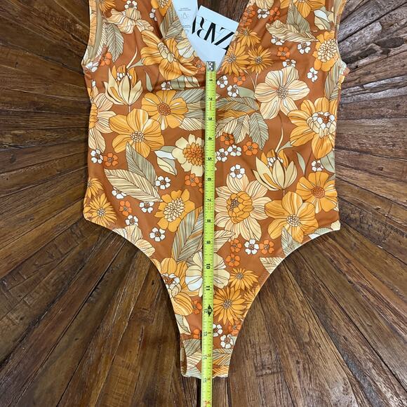NEW ZARA MULTICOLOR FLORAL PRINTED SWIMSUIT BOHO FALL PRINT FLORAL Size S - Picture 3 of 8